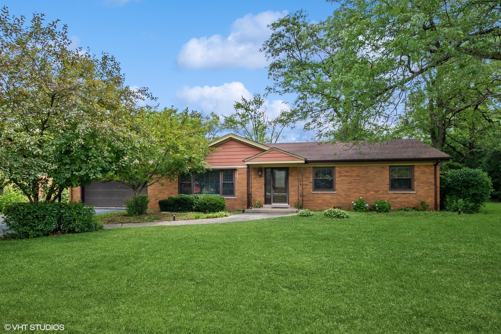 Property Photo:  6221 Linden Lane  IL 60525 