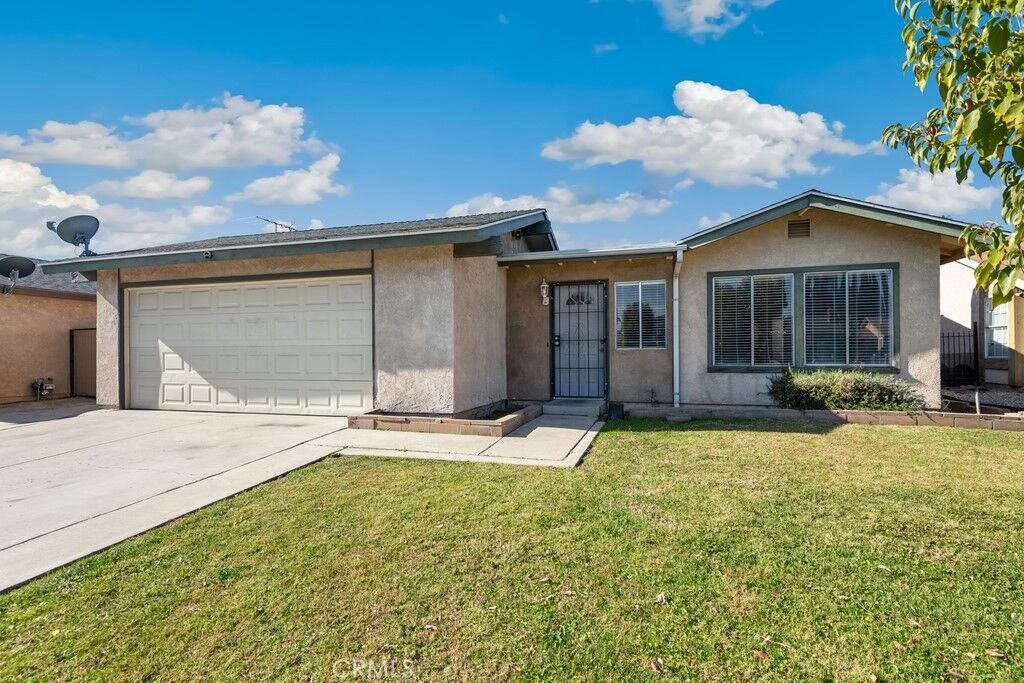 Property Photo: 14421 Chantry Drive CA 92553