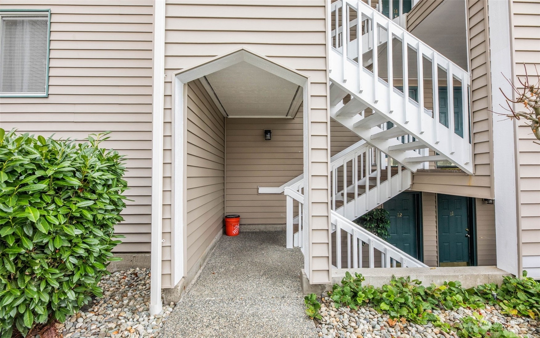 Property Photo:  1410 W Casino Road 18  WA 98204 