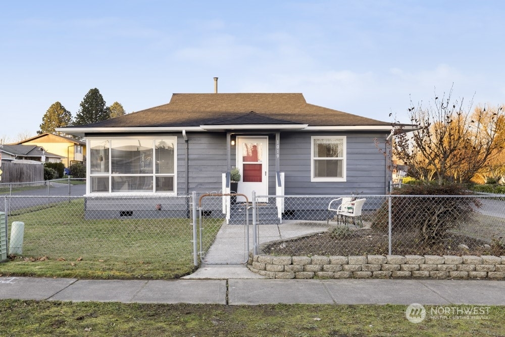 Property Photo:  1019 S 88th Street  WA 98444 