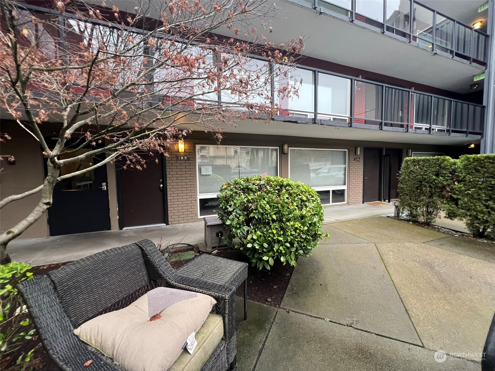 Property Photo:  752  Bellevue Avenue E 109  WA 98102 