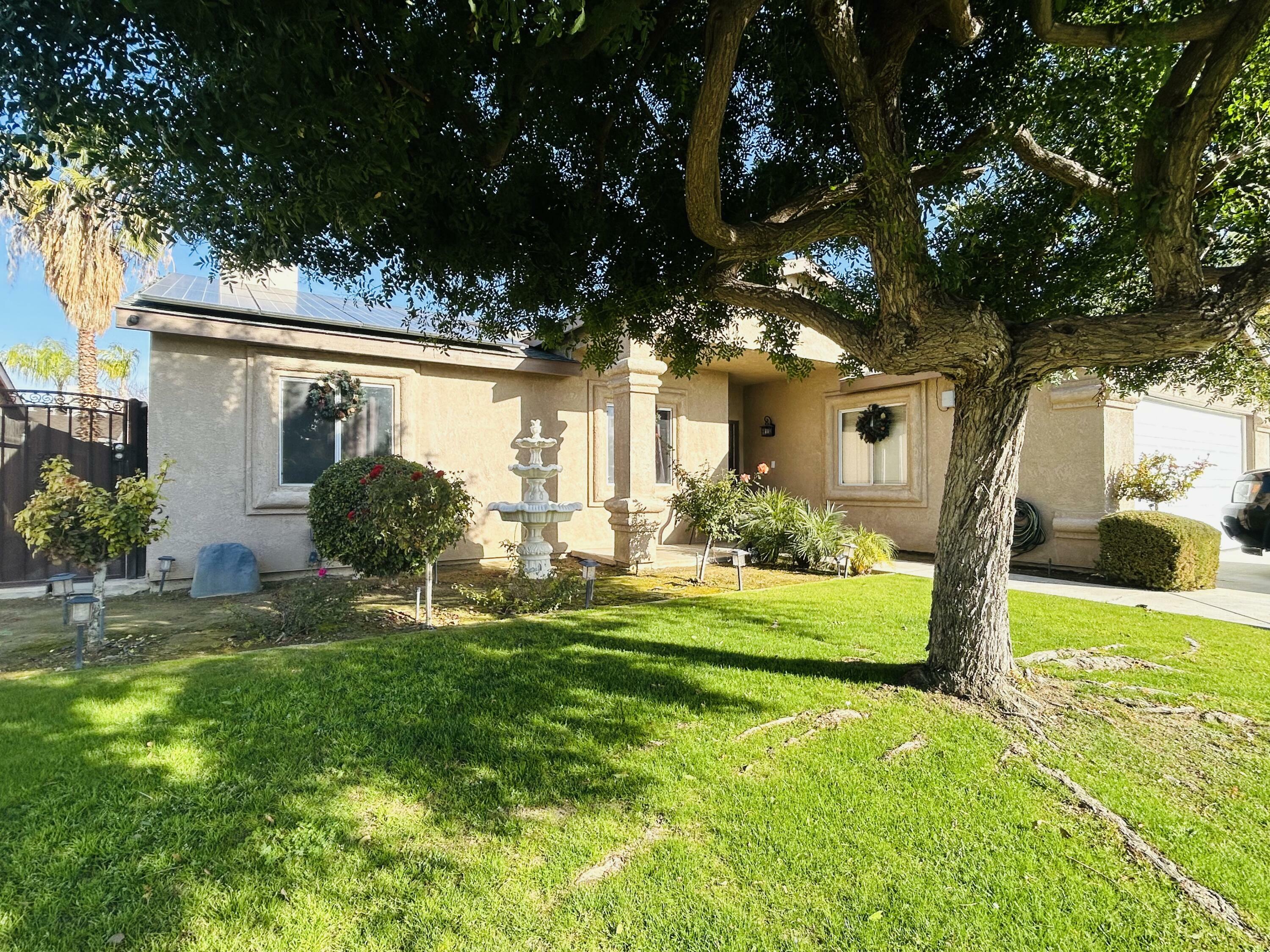 Property Photo:  5208 Grant Grove Street  CA 93307 