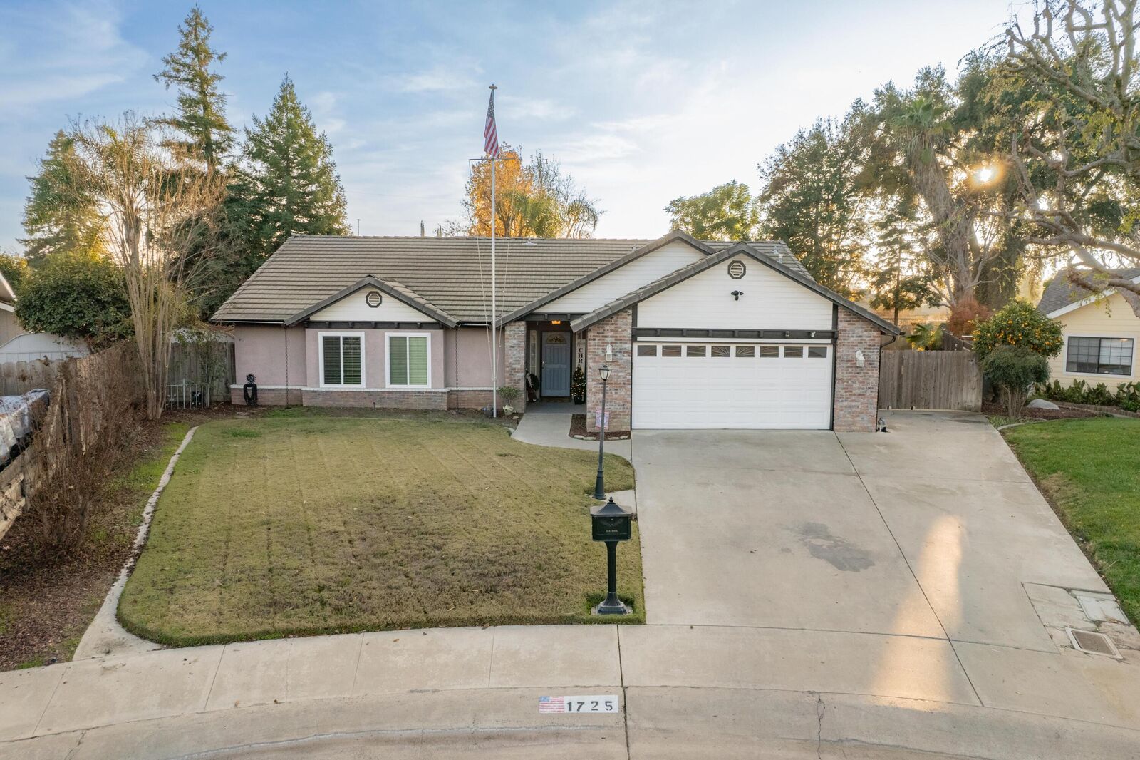 Property Photo: 1725 S Bradley Street CA 93292