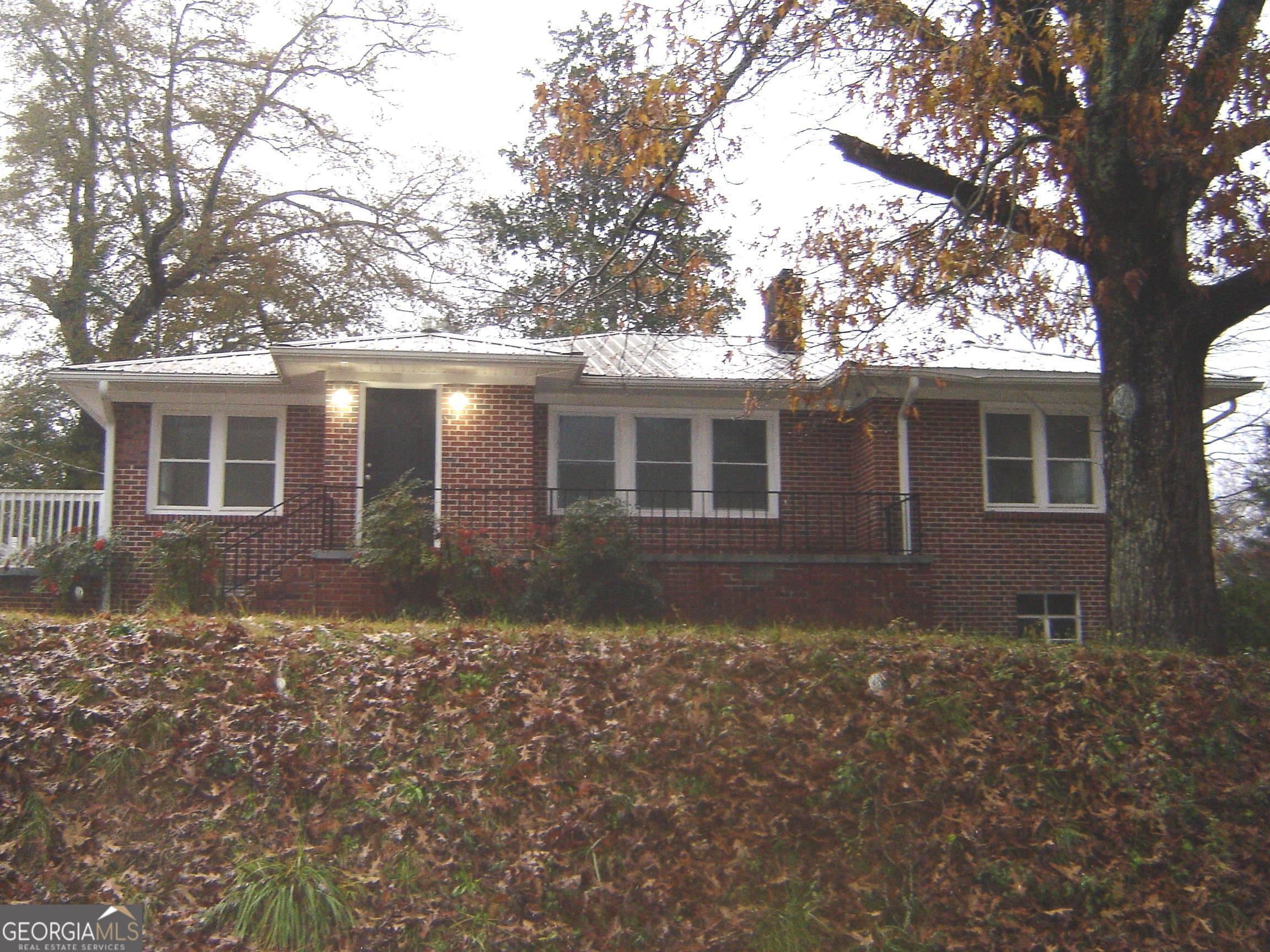Property Photo:  340 Cooledge Street  AL 36276 