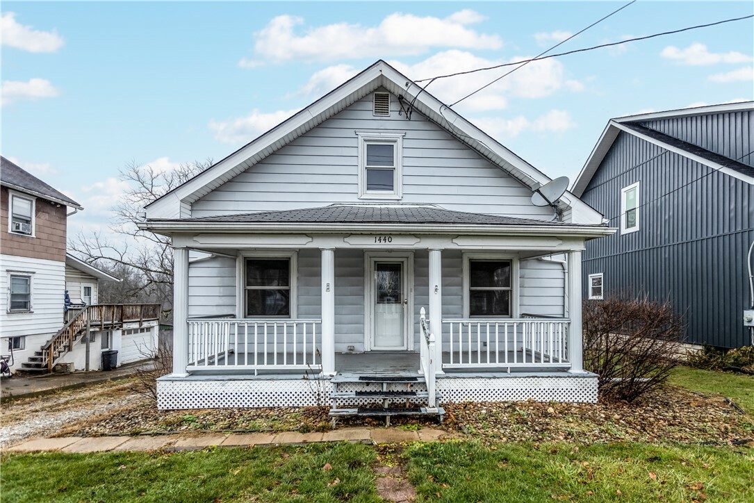 Property Photo:  1440 4th St  PA 15063 