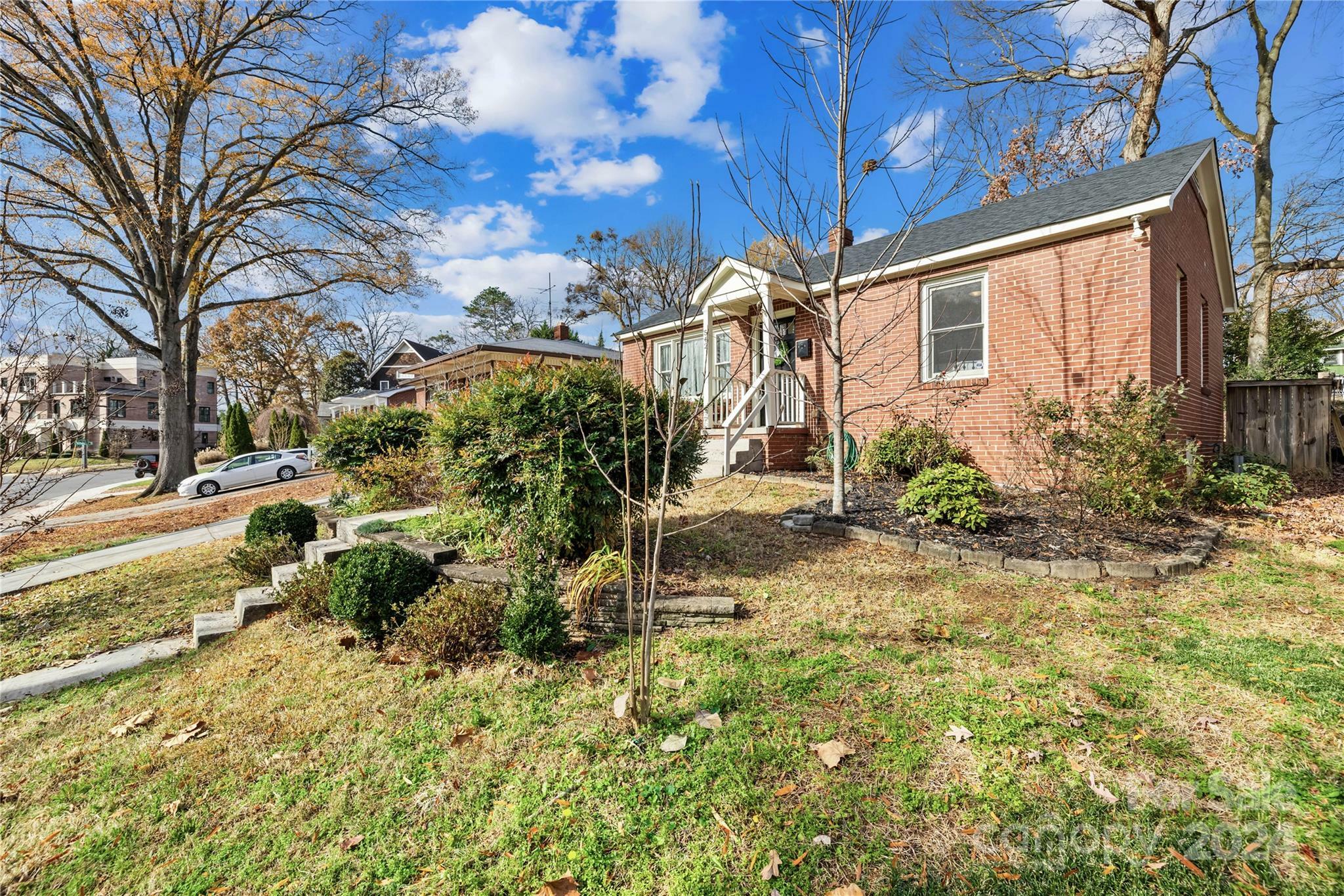 Property Photo:  542 W Kingston Avenue  NC 28203 