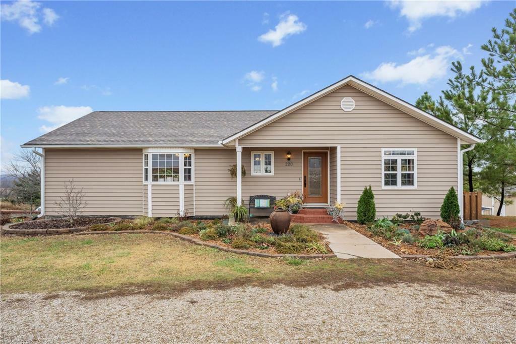 Property Photo:  220 Overlook Drive  KS 67333 