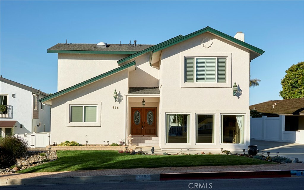 Property Photo:  835 Charles Street  CA 93433 