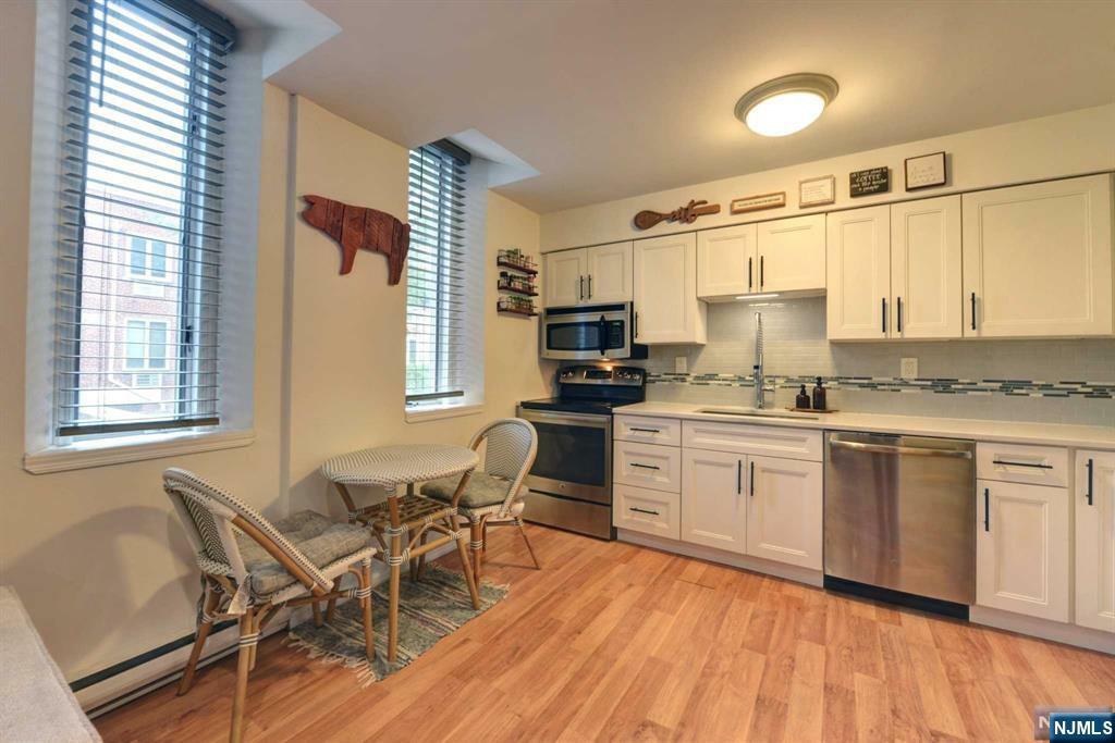 Property Photo:  520 Newark Pompton Turnpike 203  NJ 07444 