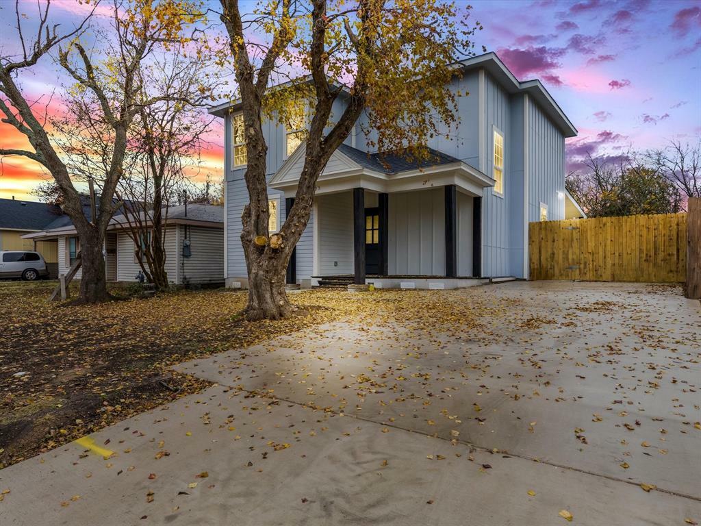 Property Photo:  405 E Walnut Street  TX 76645 