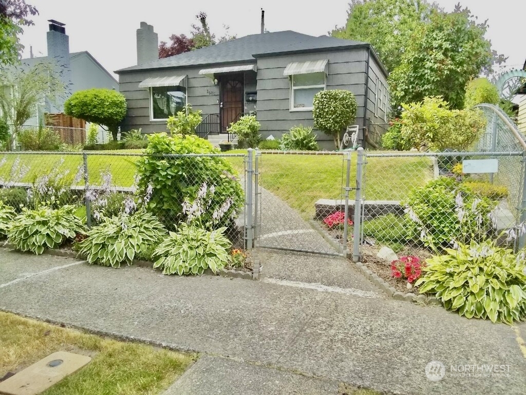 Property Photo:  1528 S Oakes Street  WA 98405 