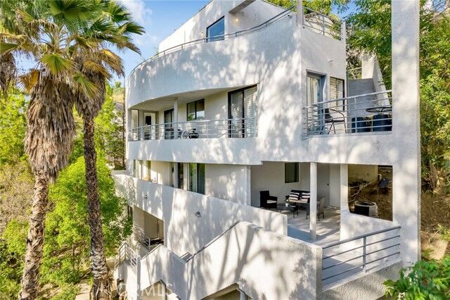 Property Photo:  4939 Medina Drive  CA 91364 