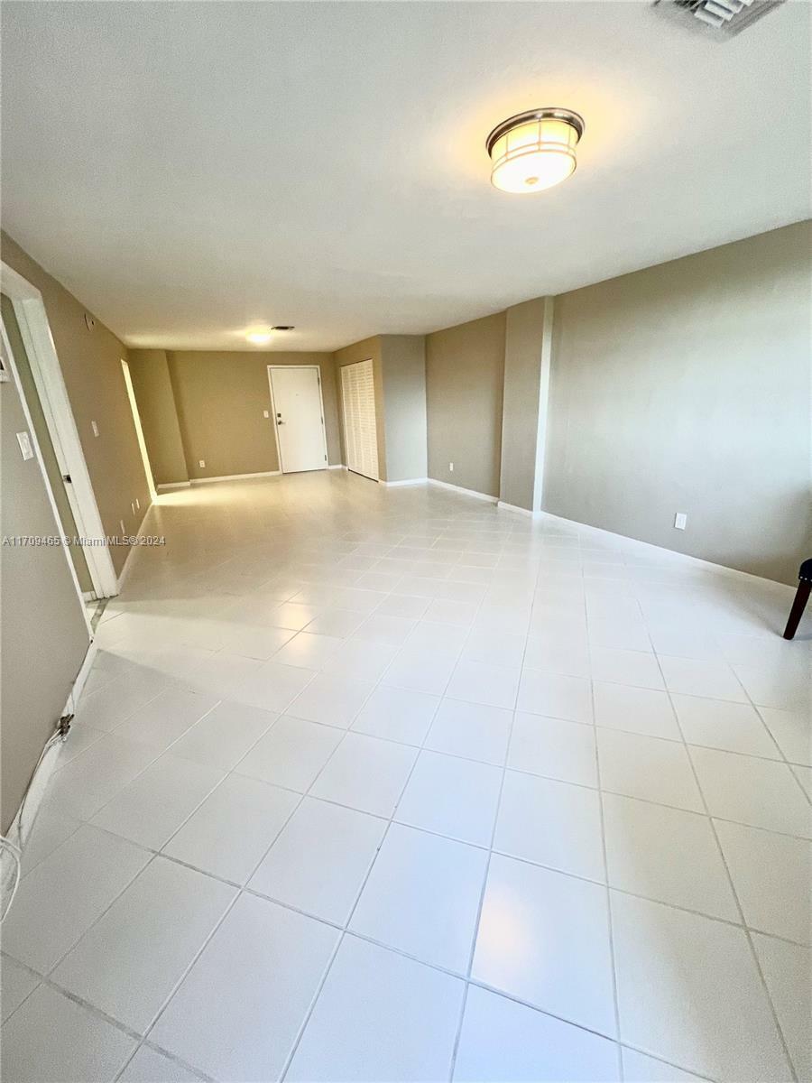 Property Photo:  90 Edgewater Dr 522  FL 33133 