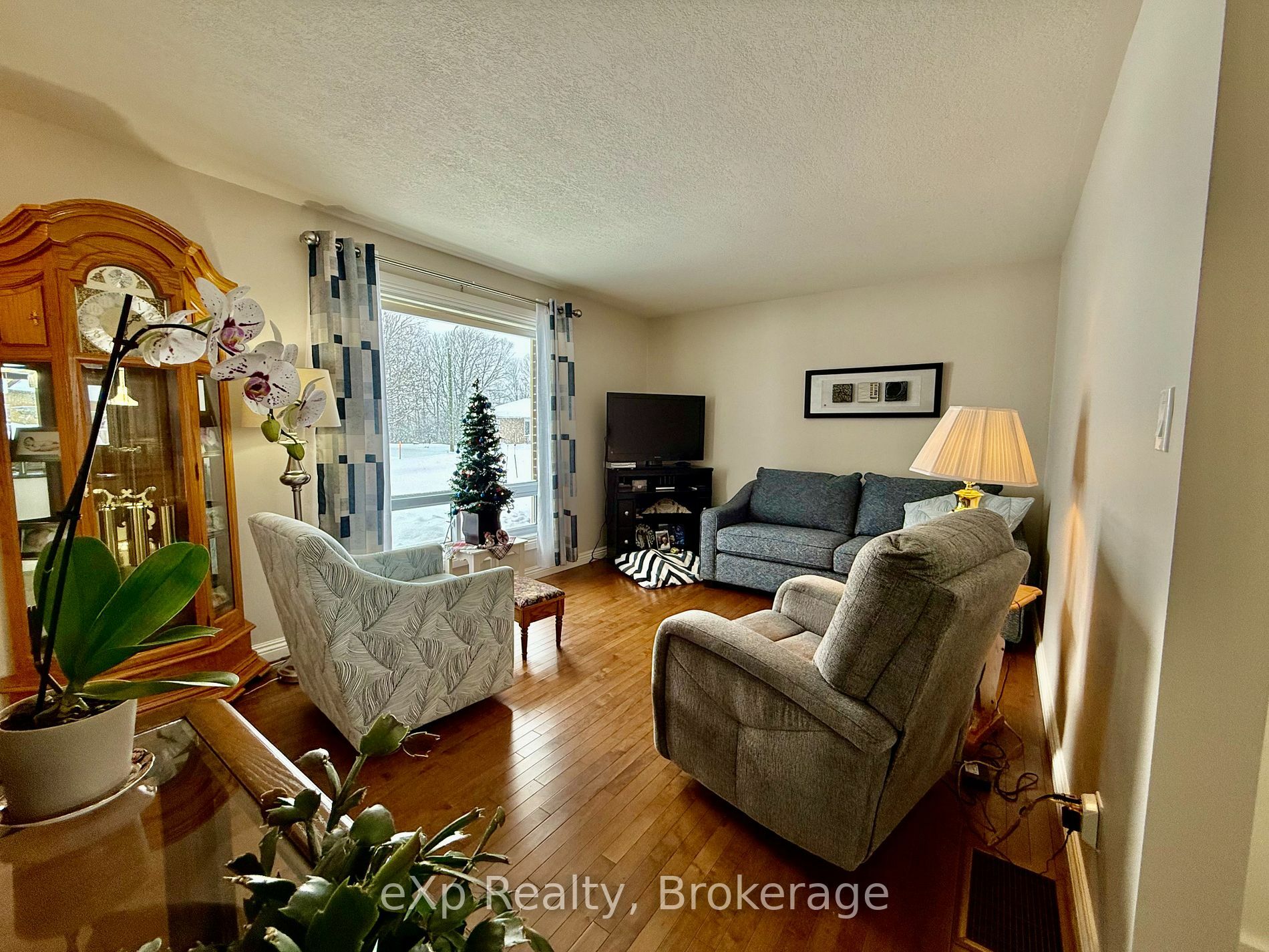 Property Photo:  8 Otter Cres  ON N0G 2J0 