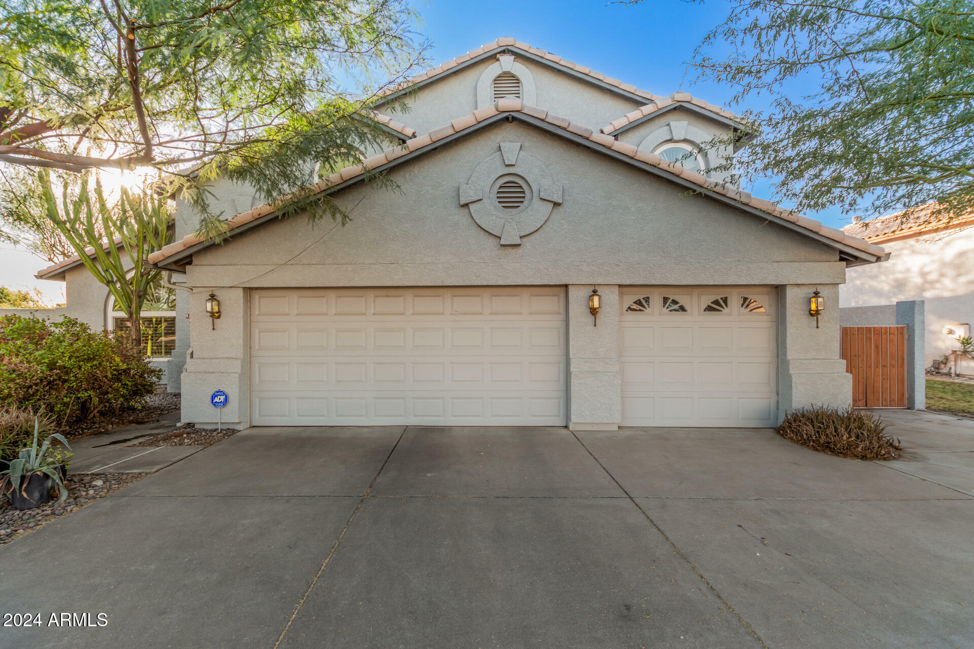 Property Photo:  808 N Williams Circle  AZ 85203 