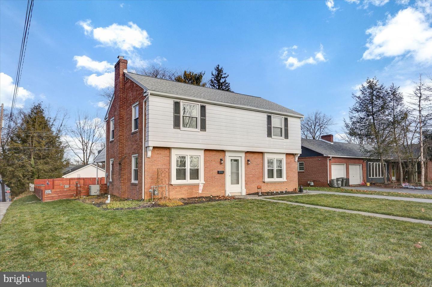 Property Photo:  101 E Walnut Street  PA 17042 