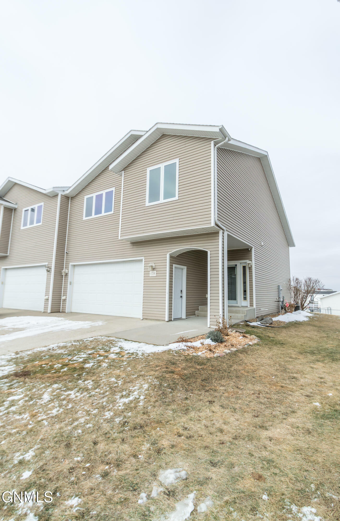 Property Photo:  1728 Calgary Loop  ND 58503 