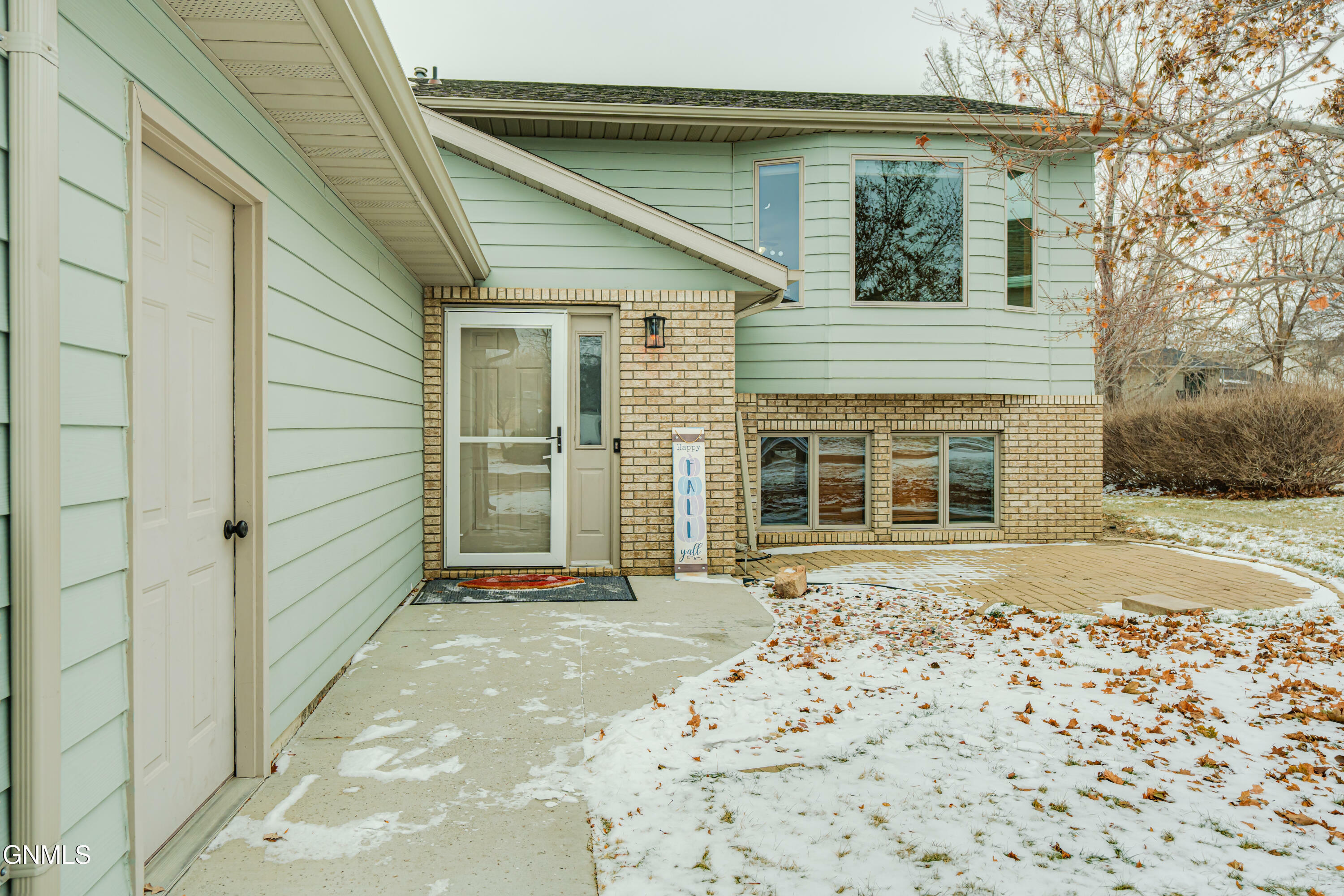 Property Photo:  1777 Volk Drive  ND 58501 