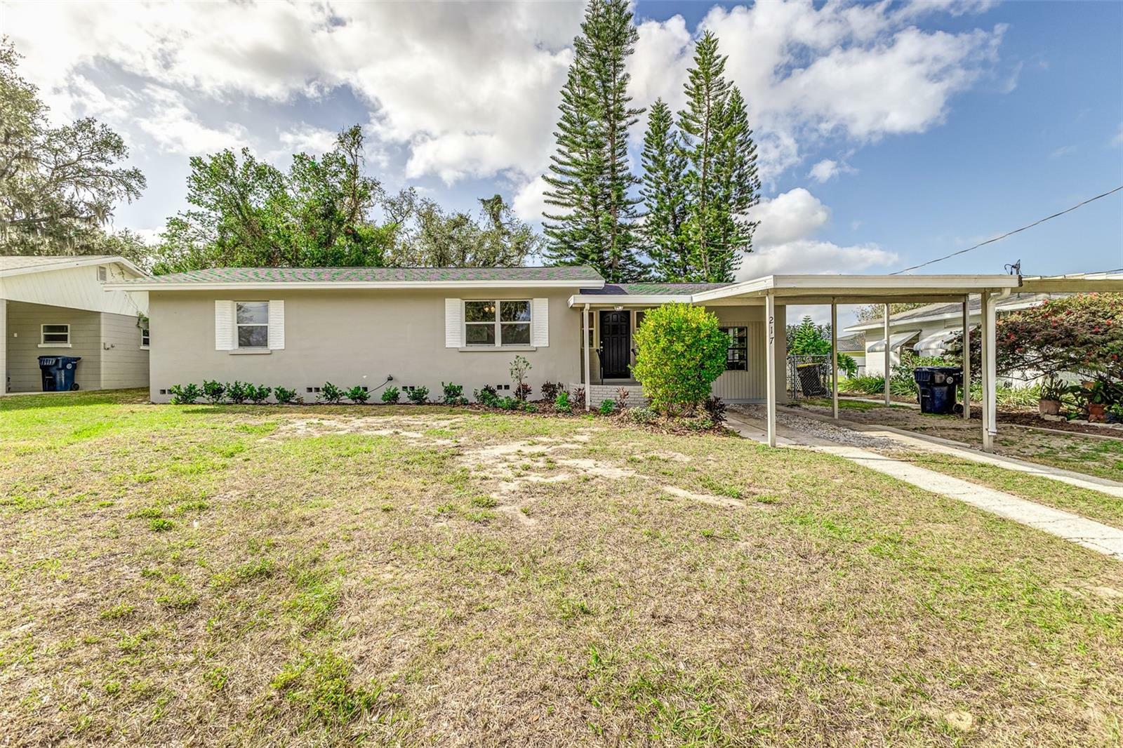Property Photo: 217 W Lake Avenue FL 33823