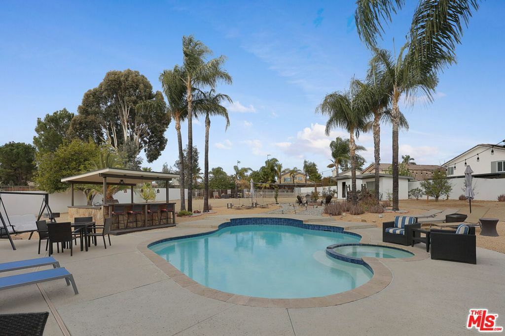 Property Photo:  39665 Maple Leaf Court  CA 92563 