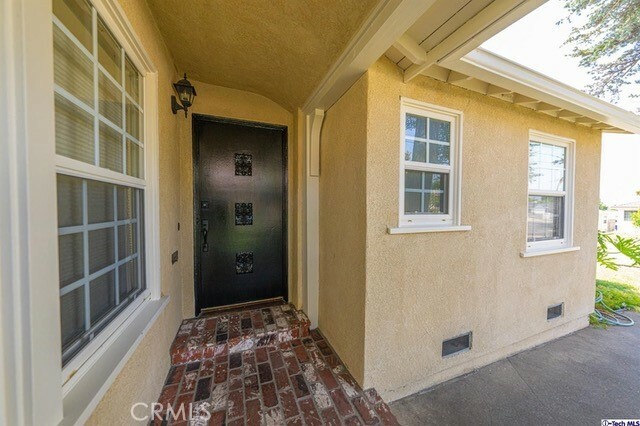 Property Photo:  2744 N Myers Street  CA 91504 