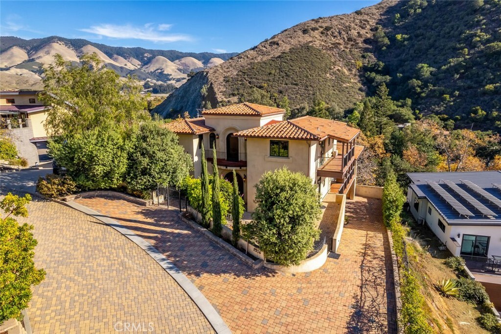 Property Photo: 2306 Santa Ynez Avenue CA 93405