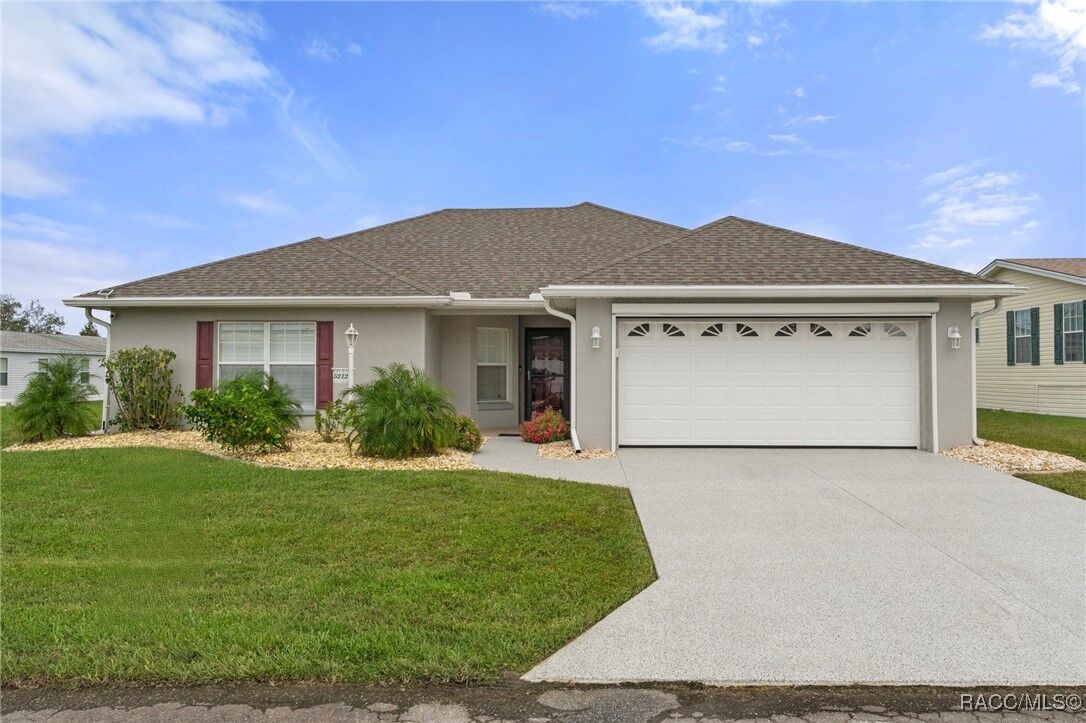 Property Photo:  5212 Oxford Court  FL 34785 
