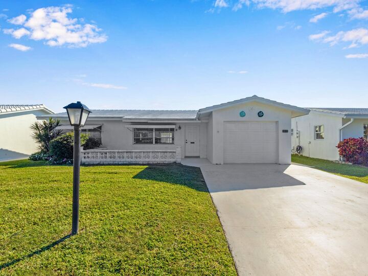 Property Photo: 2016 SW Golf Lane FL 33426