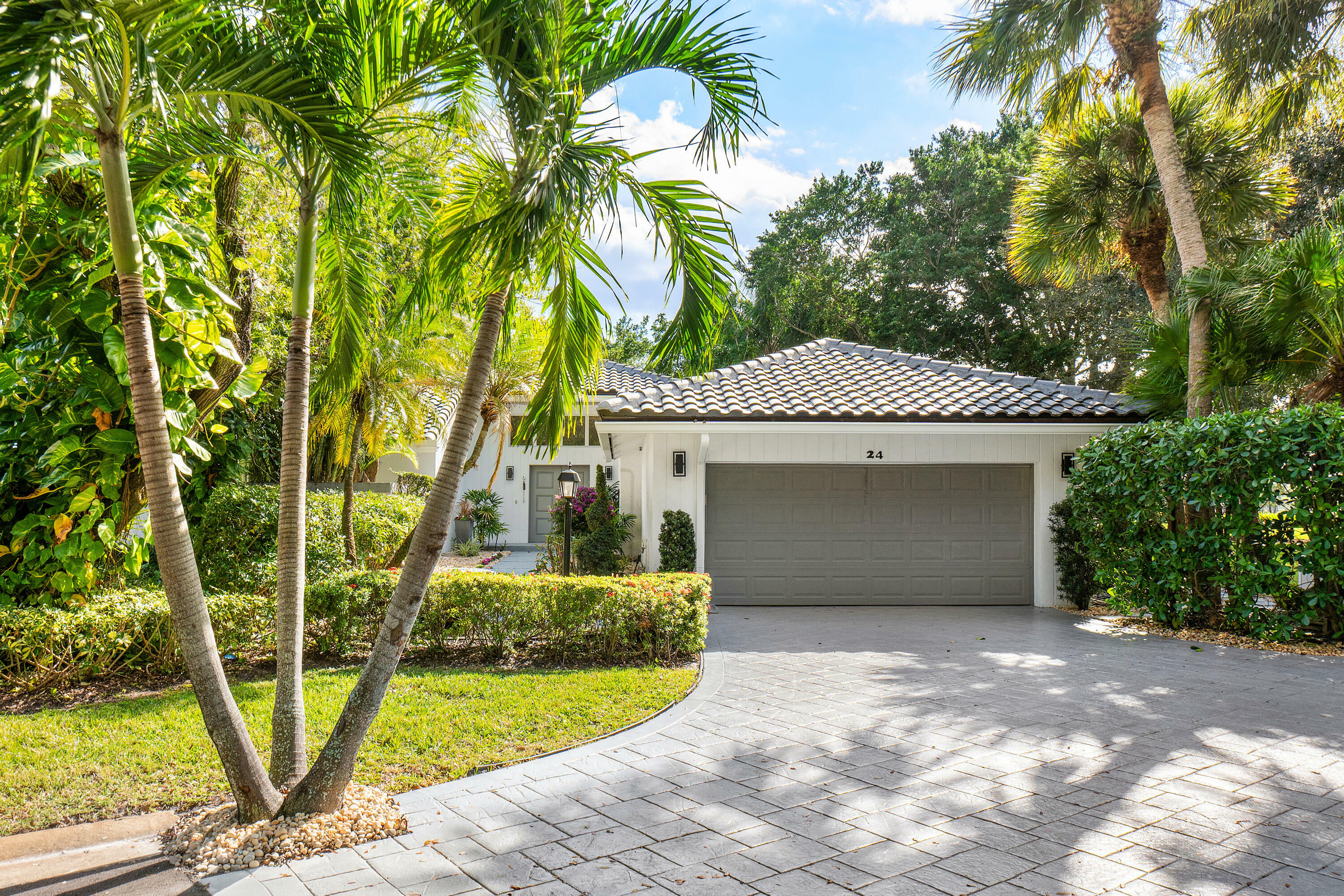 Property Photo:  24 Oaks Lane  FL 33436 