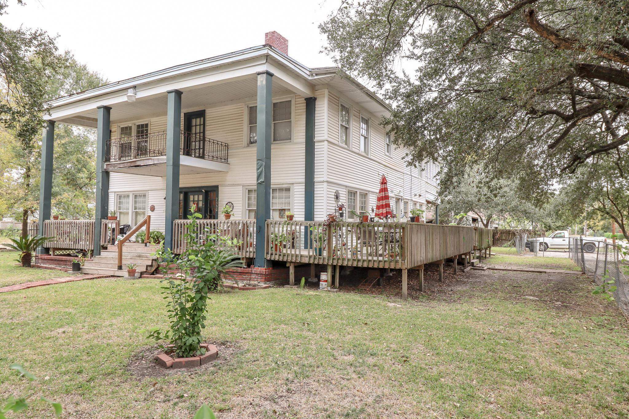 Property Photo:  2350 Pecos Street  TX 77702 