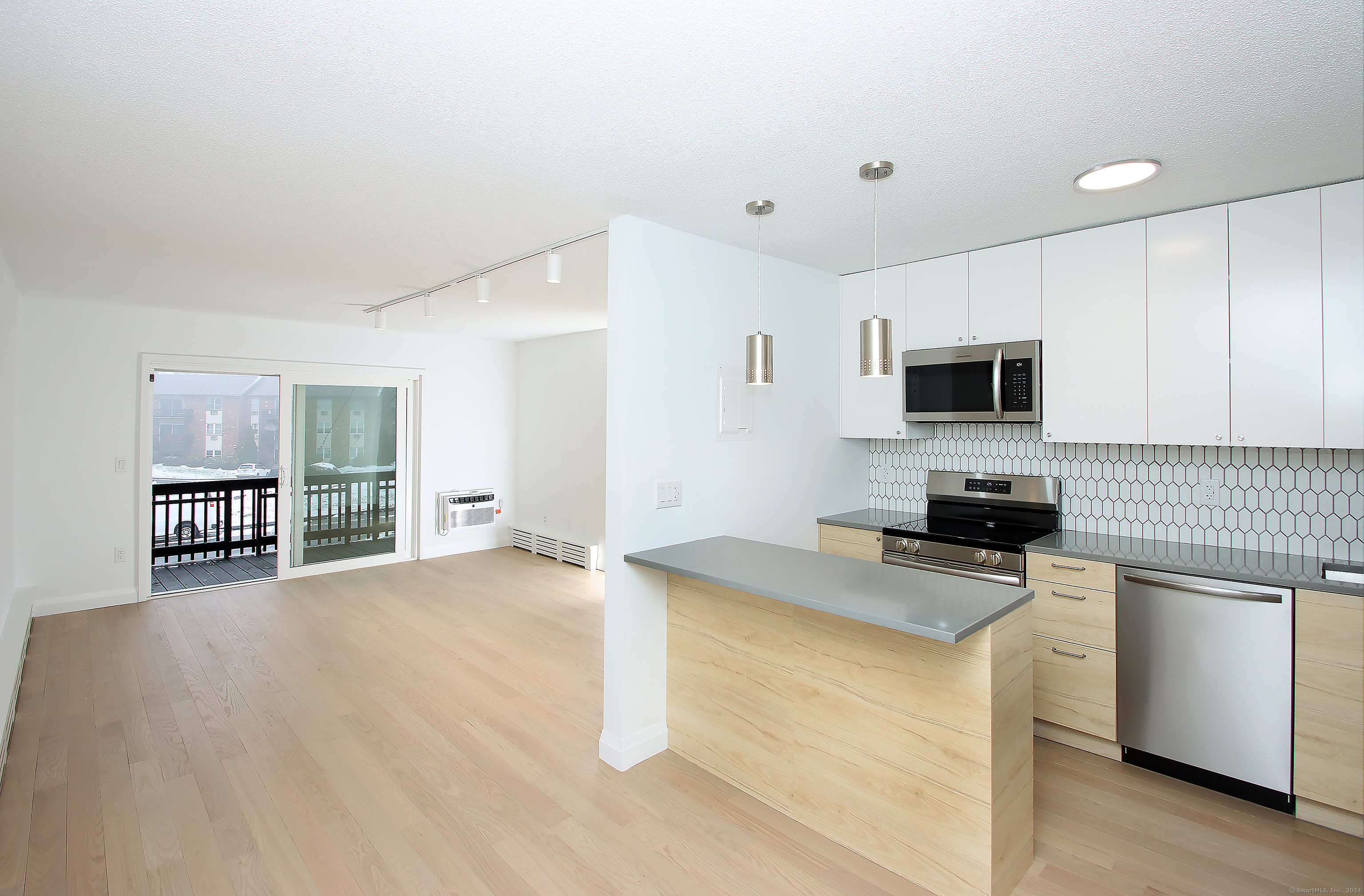 Property Photo:  50 Balance Rock Road Apt 11  CT 06483 