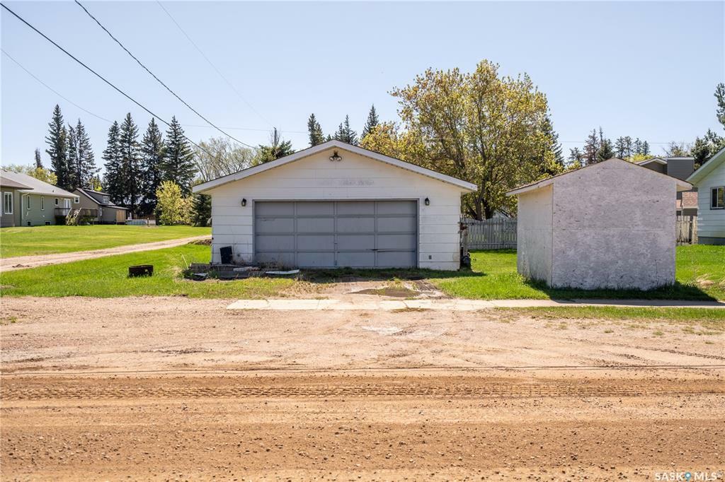 Property Photo: 154 2nd Street W SK S0M 2K0