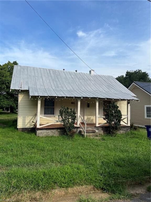 Property Photo: 1801 SE Center Street NC 27127