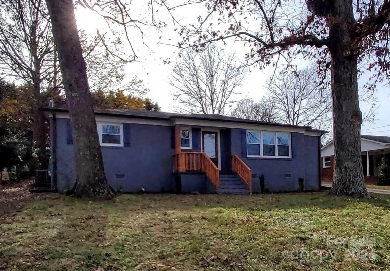 Property Photo:  908 E Main Street  NC 28650 