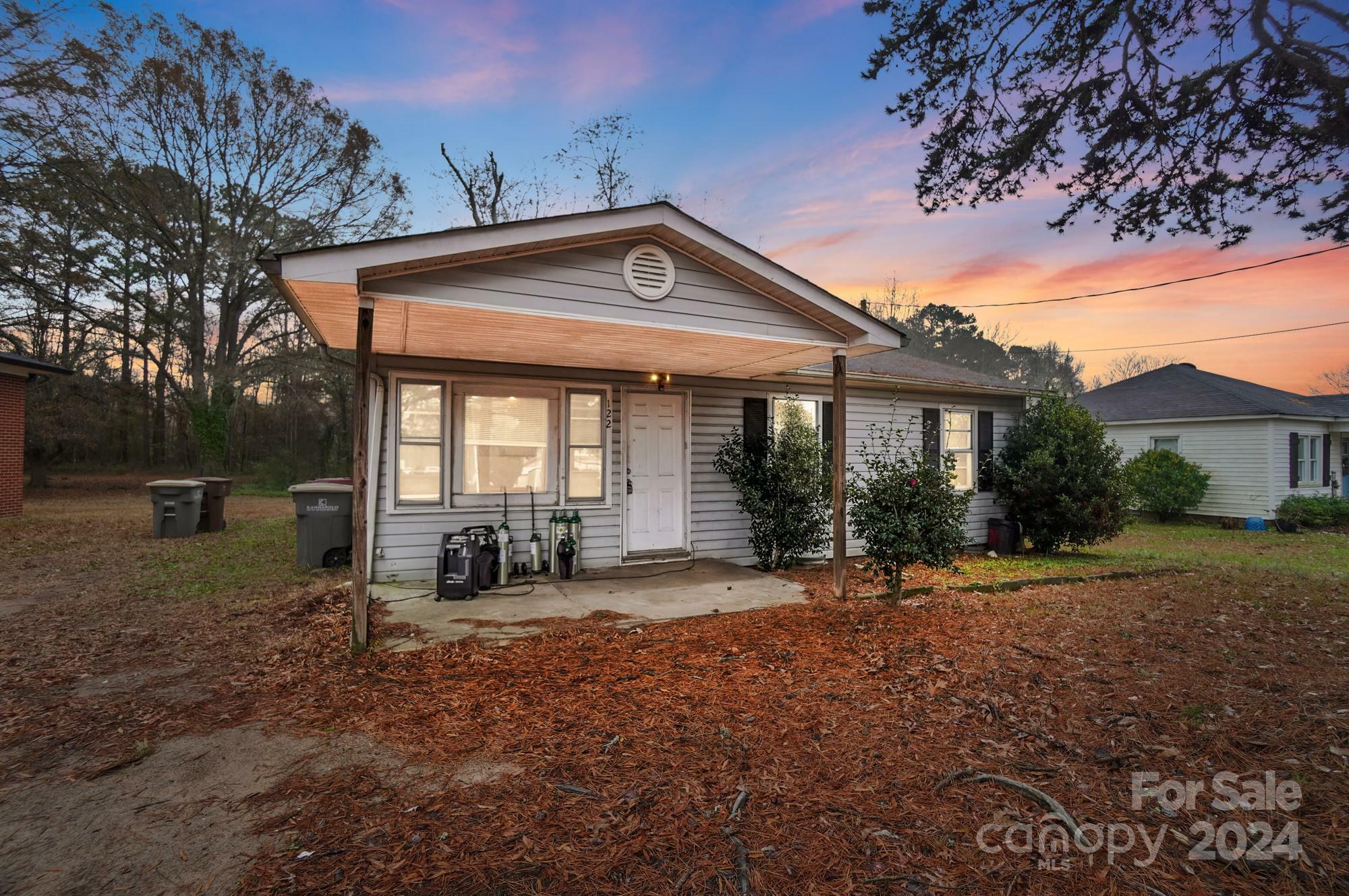 Property Photo:  122 Baldwin Avenue  NC 28083 