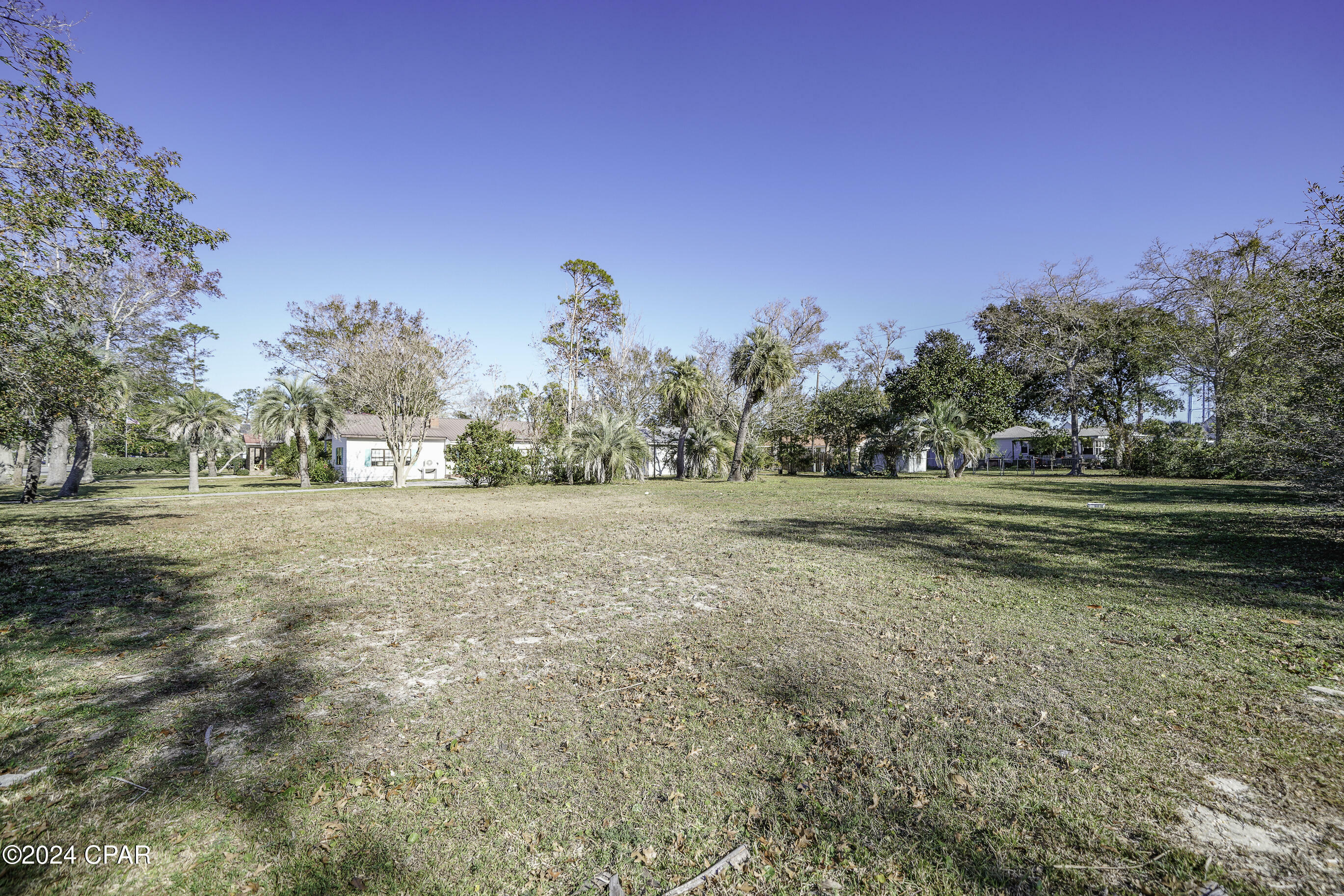 Property Photo:  1015 Monument Avenue  FL 32456 