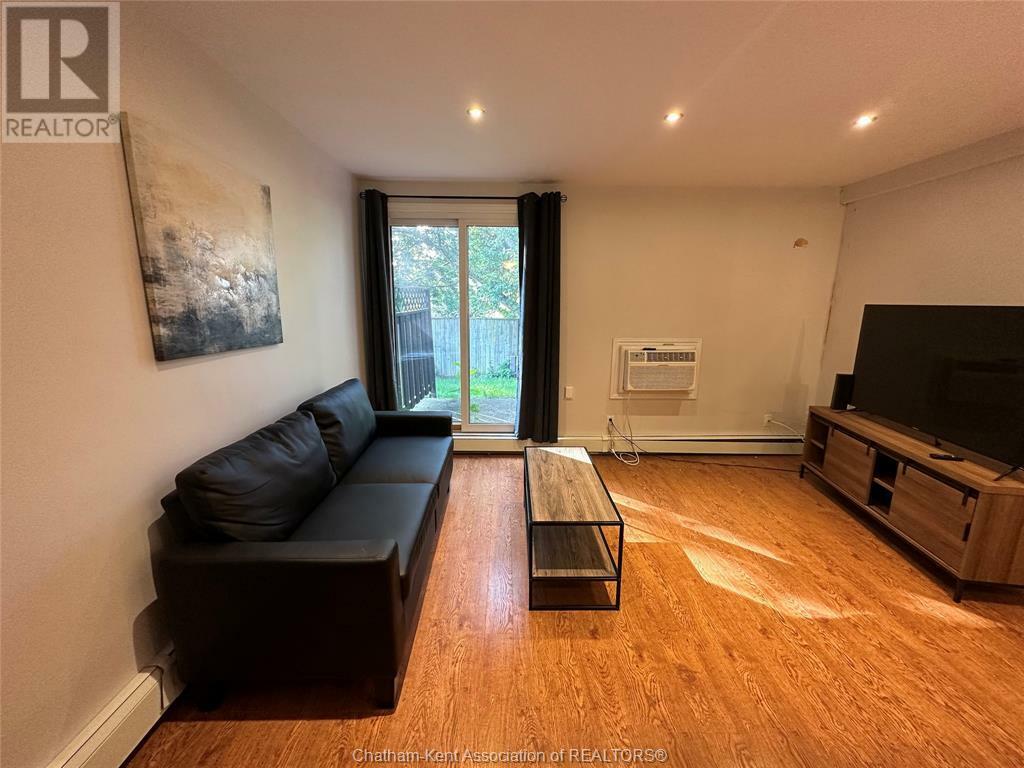 Property Photo:  200 Emma Street 4  ON N7L 5E9 