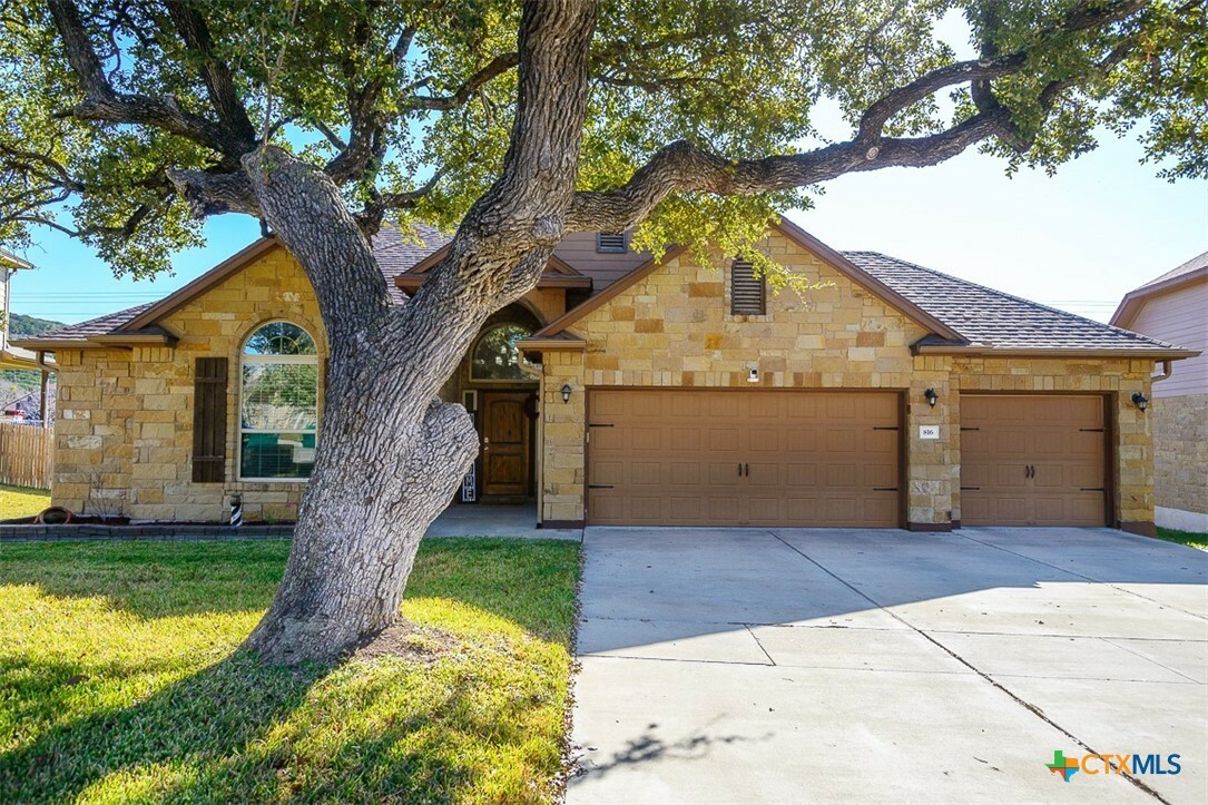 Property Photo:  816 Siena Court  TX 76548 