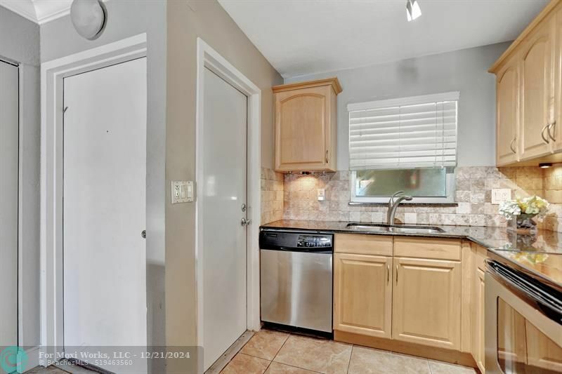 Property Photo:  1752 NW 3rd Ter 310  FL 33311 