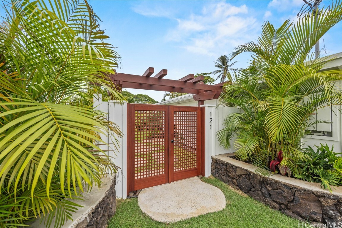 121 Kaha Street  Kailua HI 96734 photo