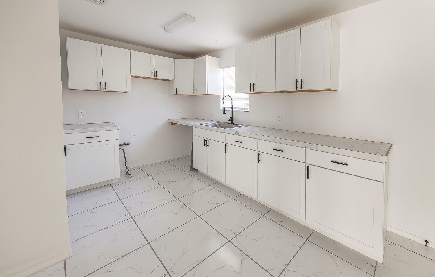 Property Photo:  2004 Date Avenue  TX 79404 