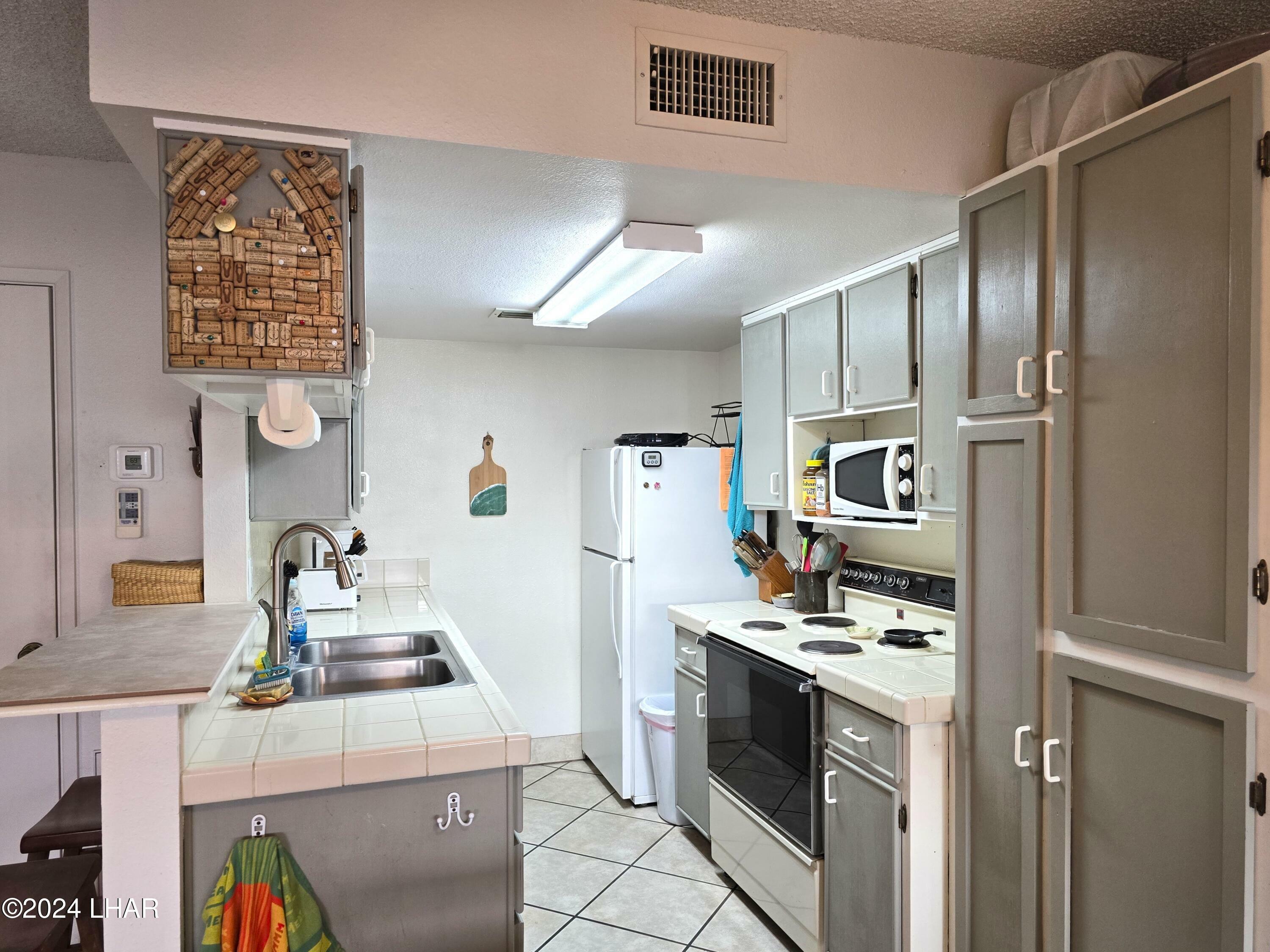 Property Photo: 1743 Los Lagos Dr B AZ 86403