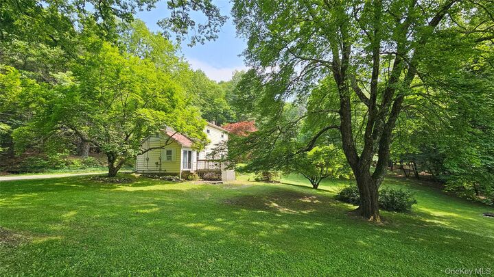 Property Photo:  180 Shoddy Hollow Road  NY 10963 