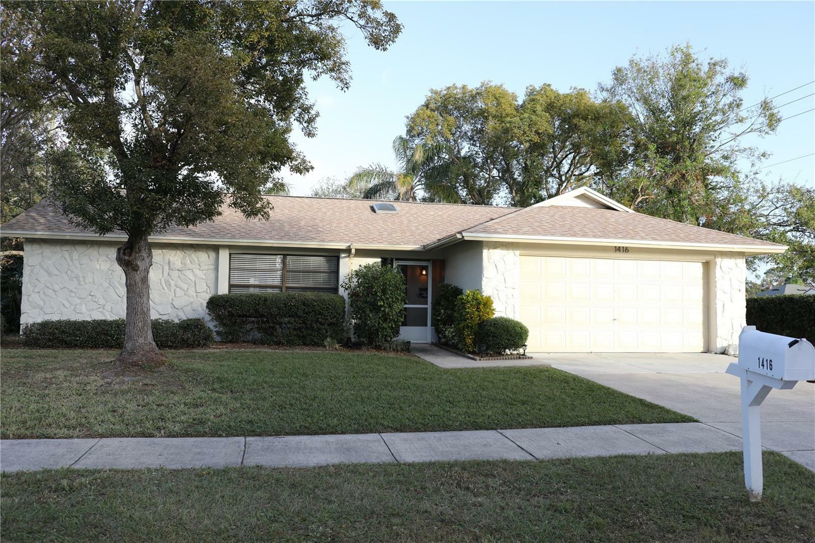 Property Photo:  1416 Glenmere Drive  FL 33511 