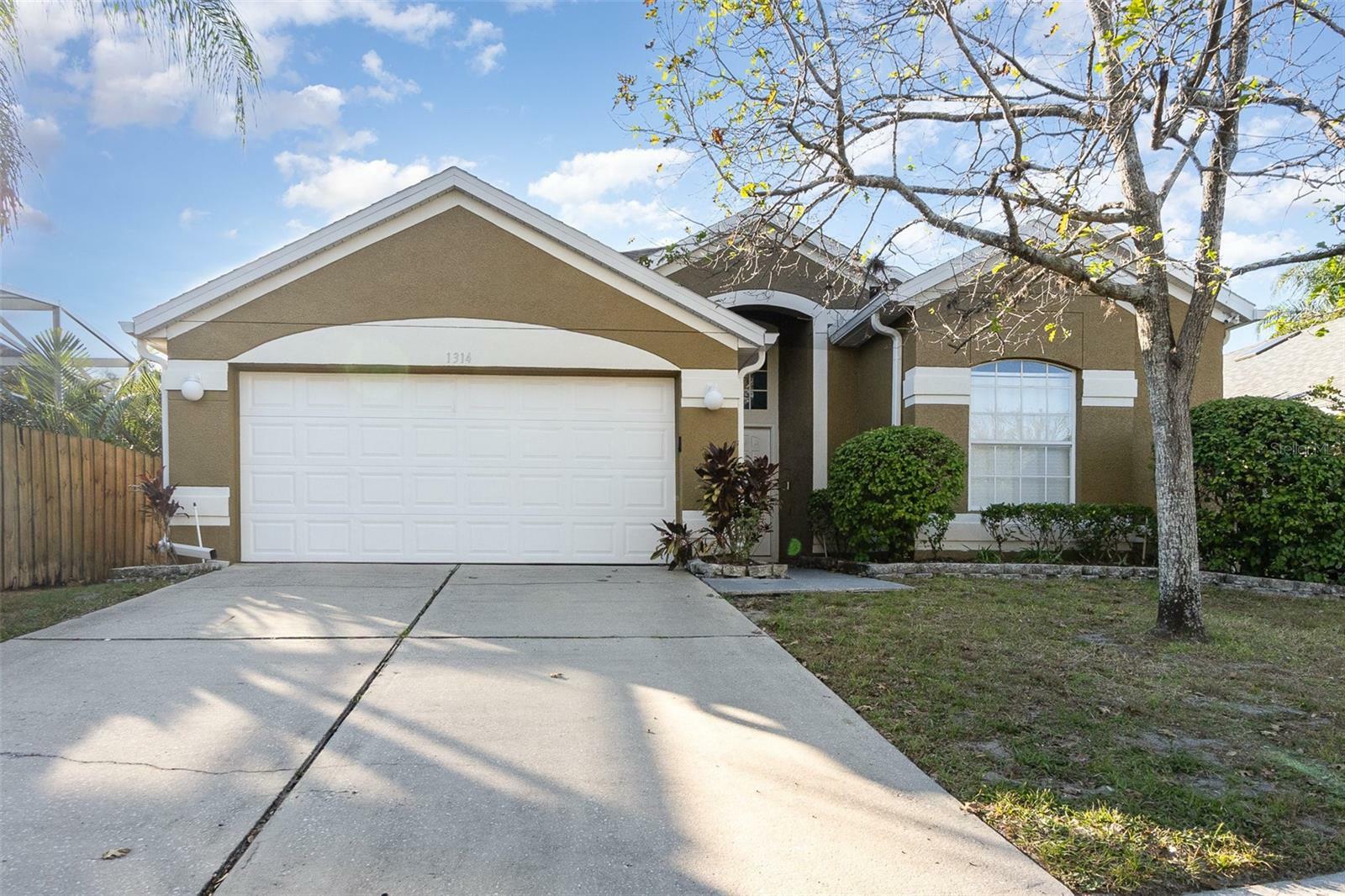 Property Photo: 1314 Megan Way FL 32703