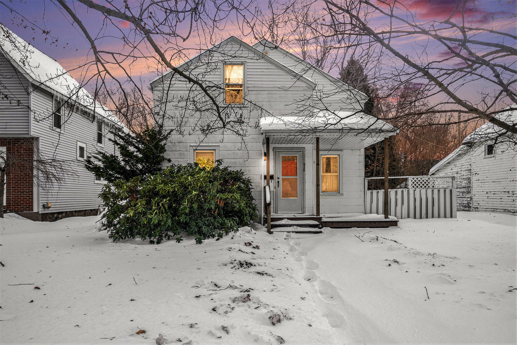 Property Photo:  928 Phoenix Street  MI 49090 