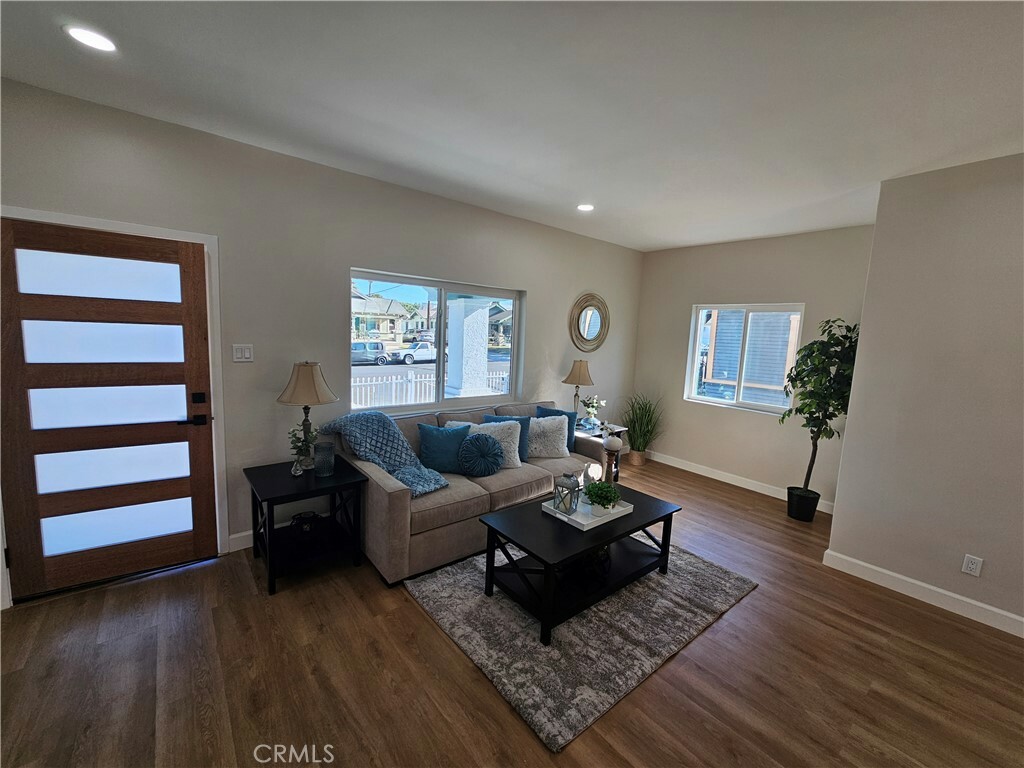 Property Photo:  1435 Pine Avenue  CA 90813 