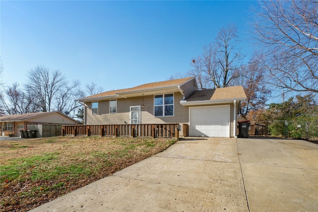 Property Photo:  712 Hinshaw Drive  AR 72762 