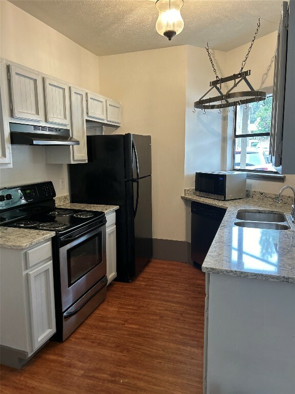 Property Photo:  421 W San Antonio Street H1  TX 78666 