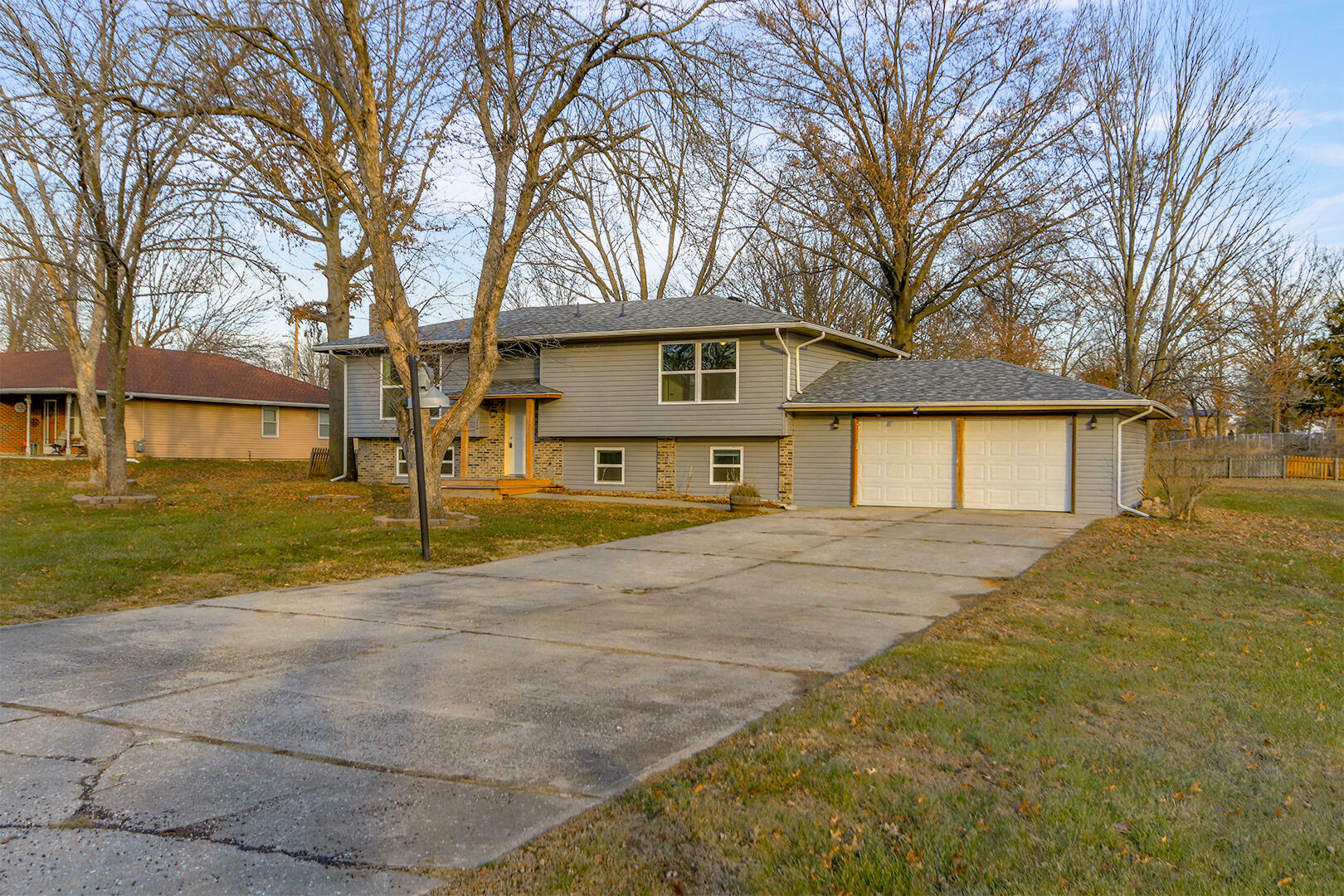 Property Photo:  560 NW West Park Ln  MO 65201 